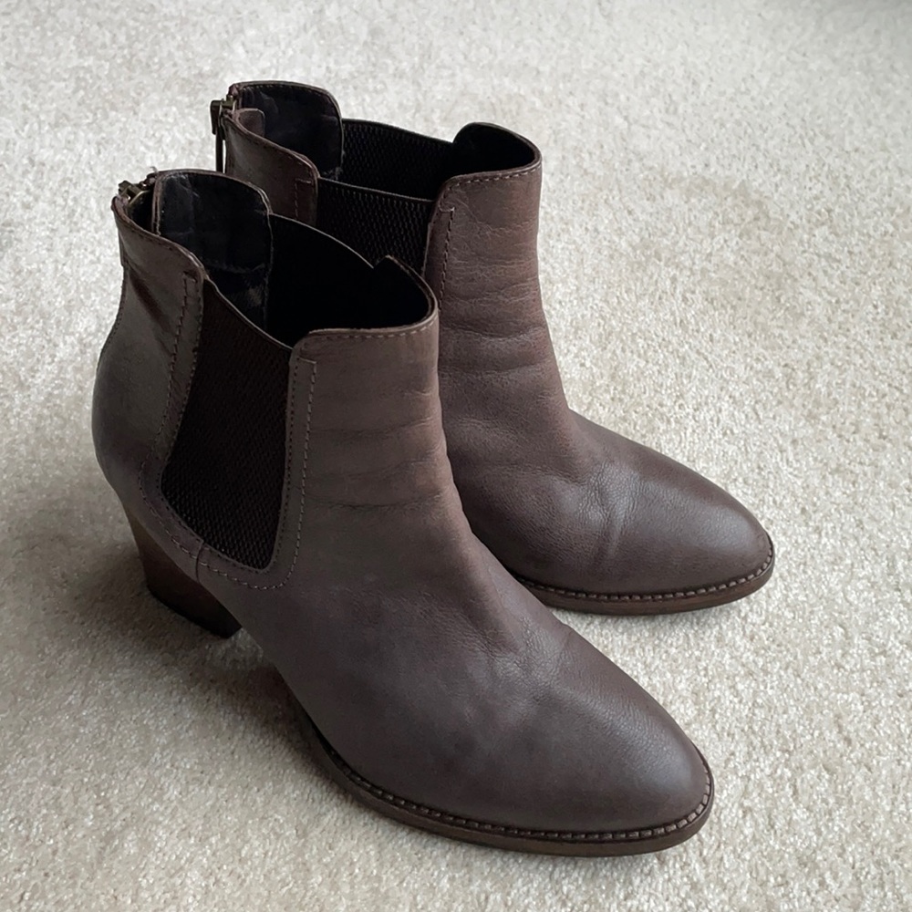 AQUATALIA Brown Leather Heeled Back-Zip Ankle Boots sz 9